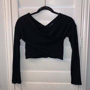 Cozy, Comfy black cropped sweater top! 🖤